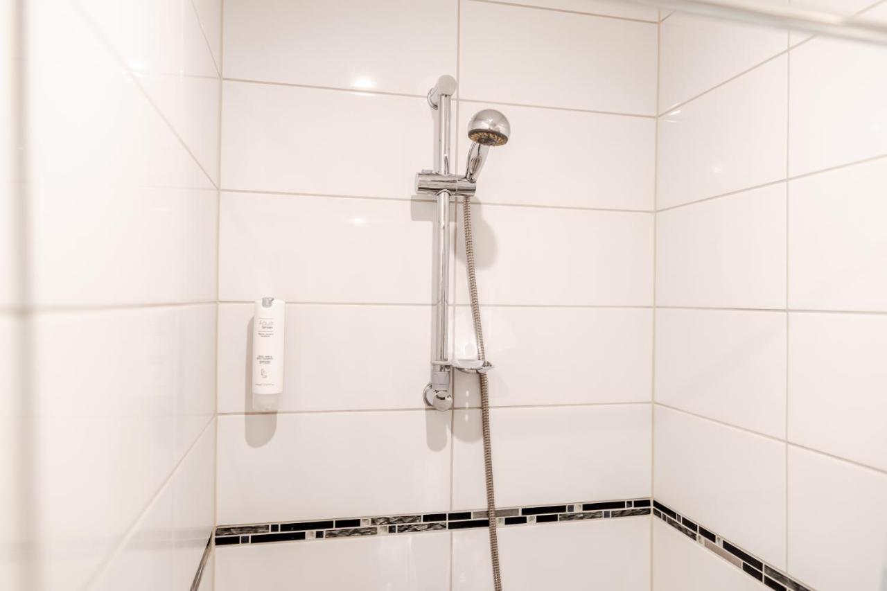 Contact Free Apartments With Free Parking Tallin Exterior foto