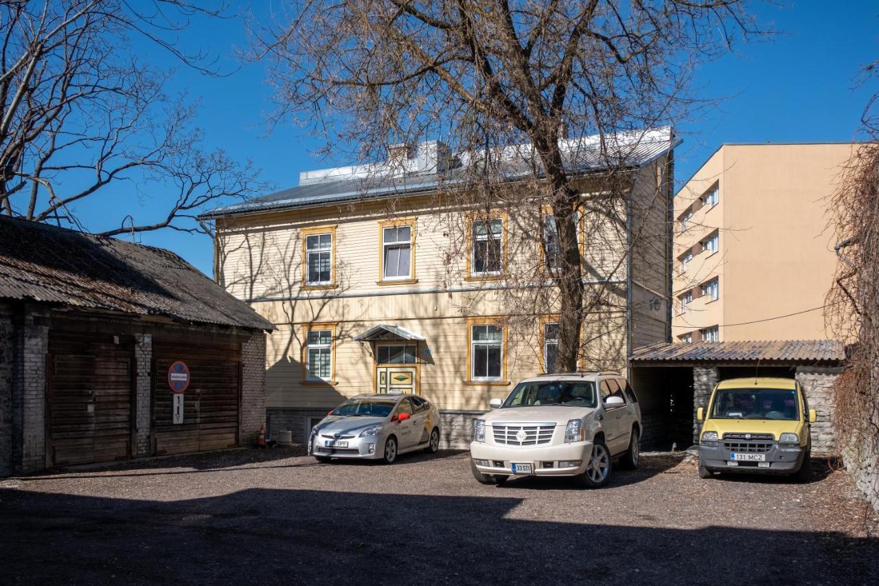 Contact Free Apartments With Free Parking Tallin Exterior foto